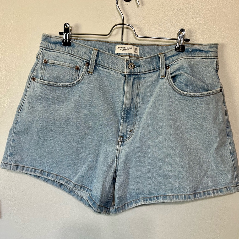 Abercrombie & Fitch Curve Love The 4” Mom Short